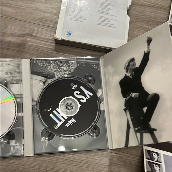 The Beatles 'A Hard Day's Night' Collector's Series DVD - Picture 6 of 13